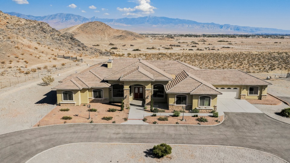 84 Acre Estate Zar Zanganeh Luxe Estates & Lifestyles